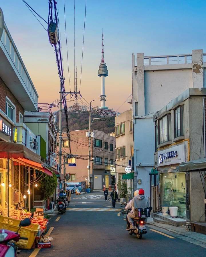 Paisaje coreano con palacio tradicional